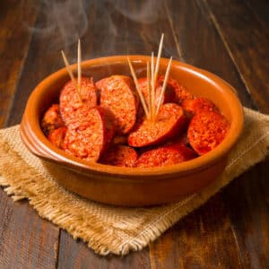 Chorizos a la sidra